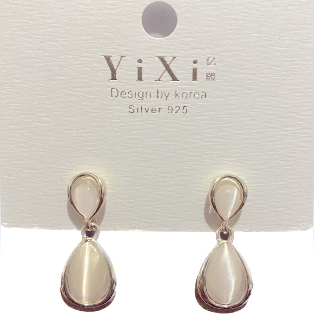 Teardrop dangle earrings